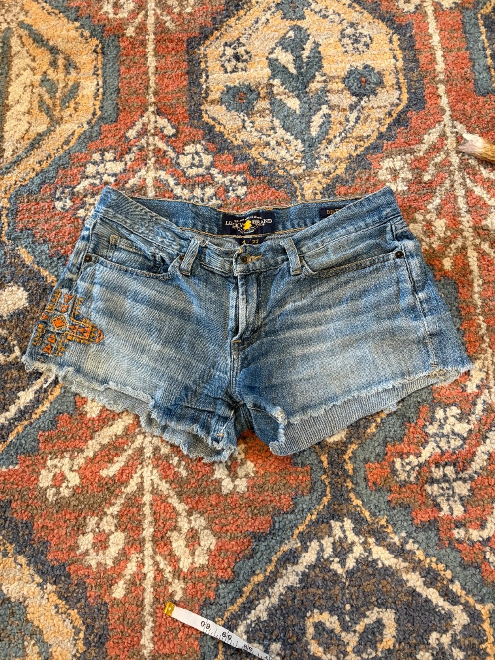 Lucky Brand Riley Short Embroidered Frayed Cutoffs  2.5" sz 4
